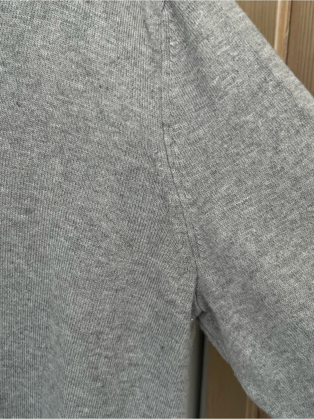 Banana Republic Men’s Premium Luxe Yarn Gray V-Neck Sweater Fall/Winter